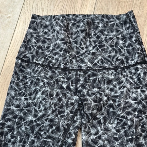 Lululemon Wunder Under High Waist Leggings - Picture 3 of 13